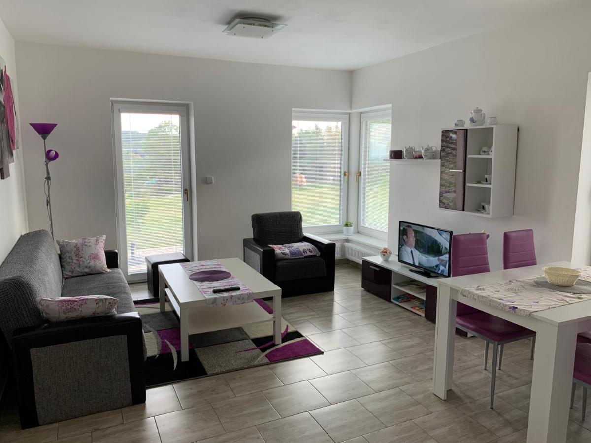 Apartmány Na Rozcestí Lomnice nad Popelkou Esterno foto