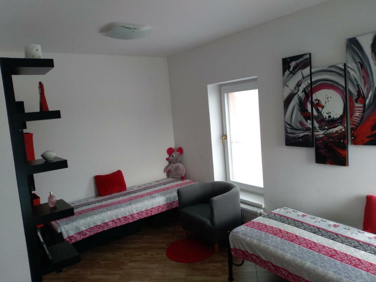 Apartmány Na Rozcestí Lomnice nad Popelkou Esterno foto