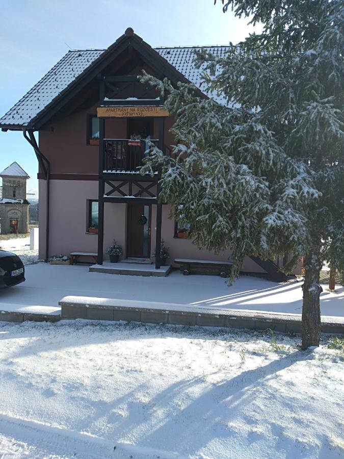 Apartmány Na Rozcestí Lomnice nad Popelkou Esterno foto